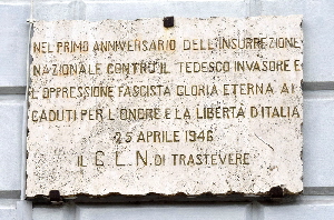 Piazza_Mastai-Lapide_Caduti-al_n_1-1946