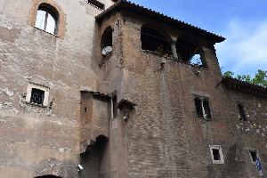 Piazza_in_Piscinula-Fianco_Palazzo_Mattei (10)