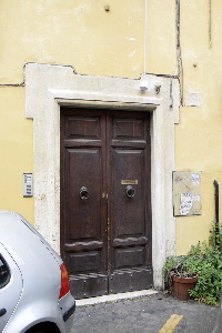 Via_degli_Orti_di_Alibert-Palazzo_al_n_8-portone (2)