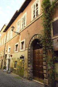 Via_del_Moro-Palazzo_al_n_33
