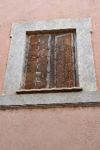 Via_della_Luce-Palazzo_al_n_24-Finestra