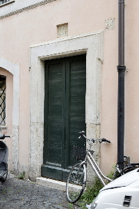 Via_della_Luce-Palazzo_al_n_24-Portone