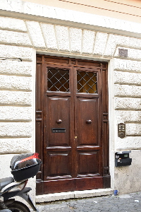 Via_della_Luce-Palazzo_al_n_4-Portone