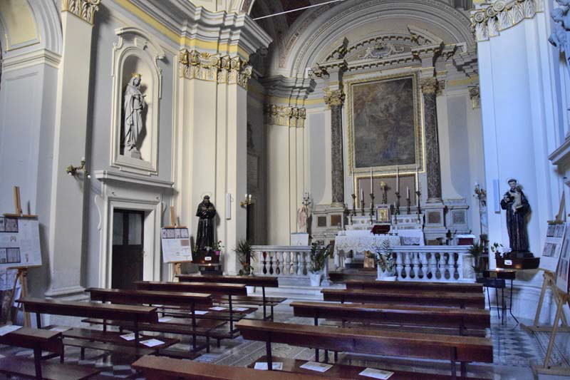 Via_della_Lungara-Chiesa_di_San_Giacomo-Navata-centrale (3)