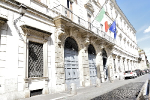Via_della_Lungara-Palazzo_al_n_10-Portone