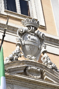 Via_della_Lungara-Palazzo_al_n_10-Stemma (2)