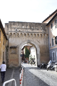 Via_della_Lungara-Porta_settimiana