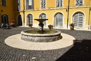 Via_della_Lungaretta-Monastero_SS_Rufina_e_Seconda-Fontana