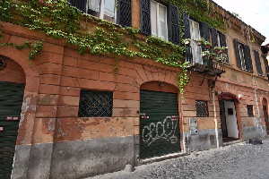 Via_della_Lungaretta-Palazzo_al_n_11-13 (2)