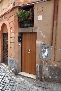 Via_della_Lungaretta-Palazzo_al_n_14-Portone
