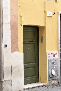 Via_della_Lungaretta-Palazzo_al_n_168-Portone