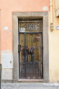 Via_della_Lungaretta-Palazzo_al_n_171-Portone