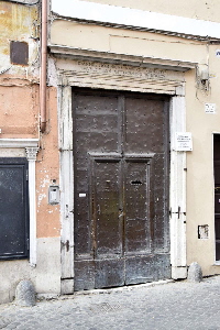 Via_della_Lungaretta-Palazzo_al_n_22a-Portone