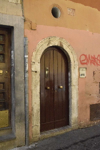 Via_della_Lungaretta-Palazzo_al_n_74-Portone