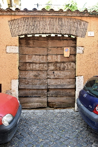 Vicolo_della_Luce-Palazzo_al_n_2-Portone