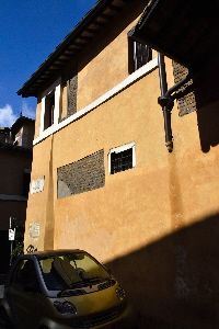 Vicolo_della_Luce_angolo_Via_della_Longaretta-Palazzo