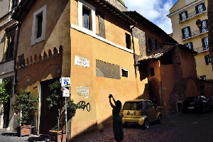 Vicolo_della_Luce_angolo_Via_della_Longaretta-Palazzo (3)
