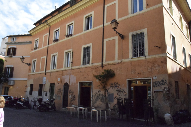 Piazza_de_Renzi-Palazzo_al_n_12