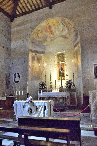 Piazza_in_Piscinula-Chiesa_di_S_Benedetto-Altare_Maggiore