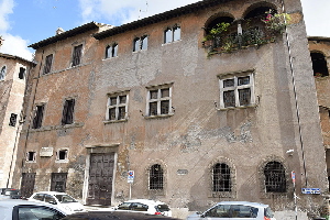 Piazza_in_Piscinula-Palazzo_Mattei_al_n_10