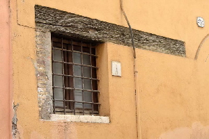 Via_dei_Riari-Palazzo_al_n_3-5-Finestra_01