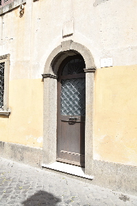 Via_dei_Riari-Palazzo_al_n_68-Portone