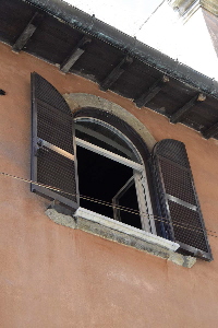 Via_della_Pelliccia-Palazzo_al_n_40-Finestra