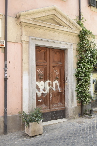 Via_della_Pelliccia-Palazzo_al_n_45-Portone