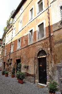 Via_in_Piscinula-Palazzo_al_35