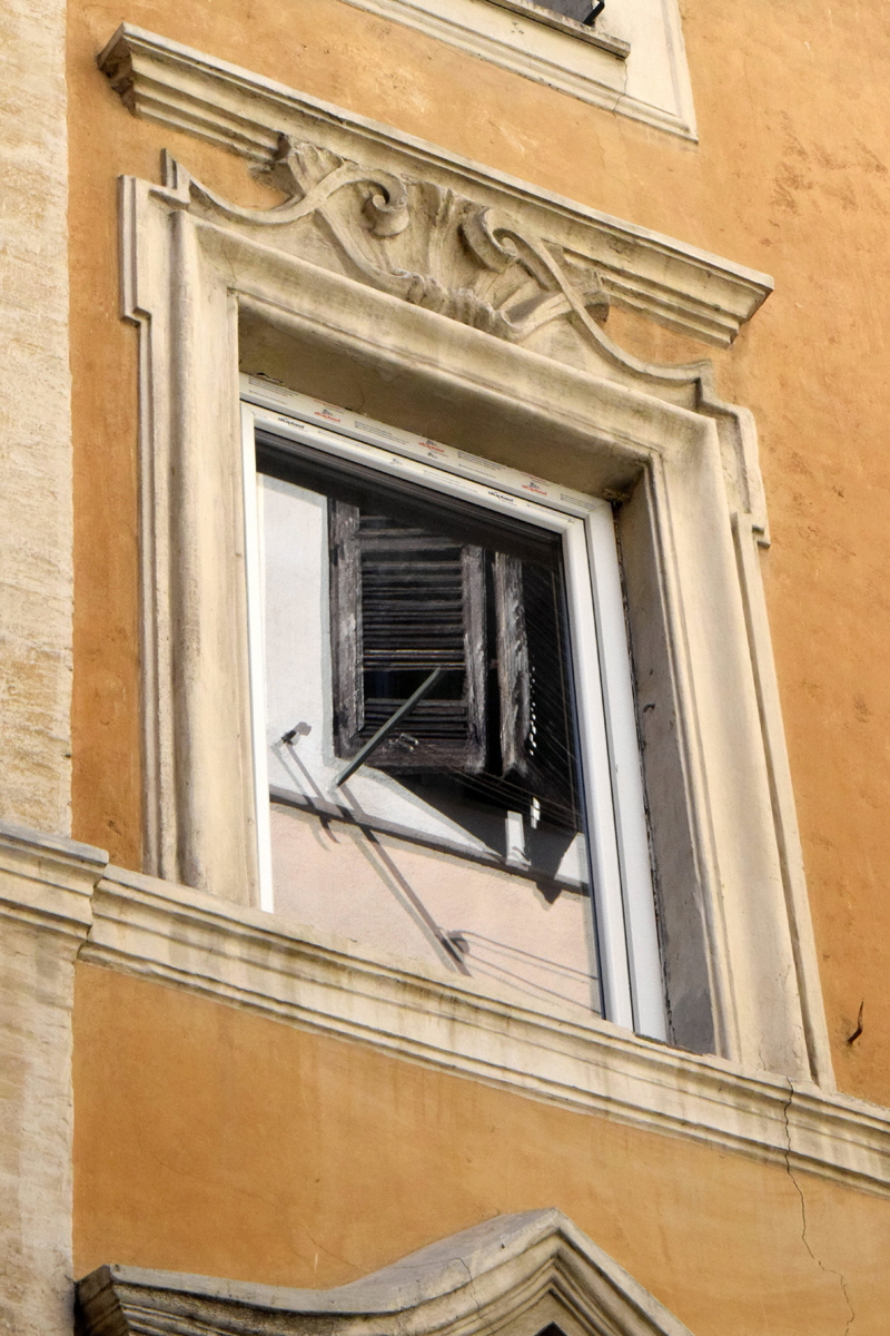 Vicolo_dei_Renzi-Palazzo_al_n_2-Finestra (2)_01
