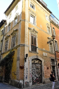 Vicolo_dei_Renzi-Palazzo_al_n_2_01
