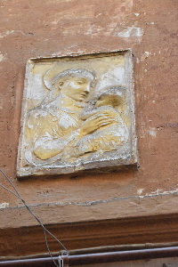 Vicolo_del_Piede-Palazzo_al_n_17-Edicola
