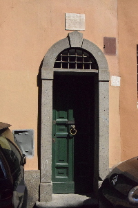 Vicolo_del_Piede-Palazzo_al_n_24-Portone