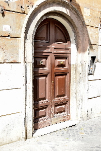Vicolo_della_Penitenza-Palazzo_al_n_24-Portone