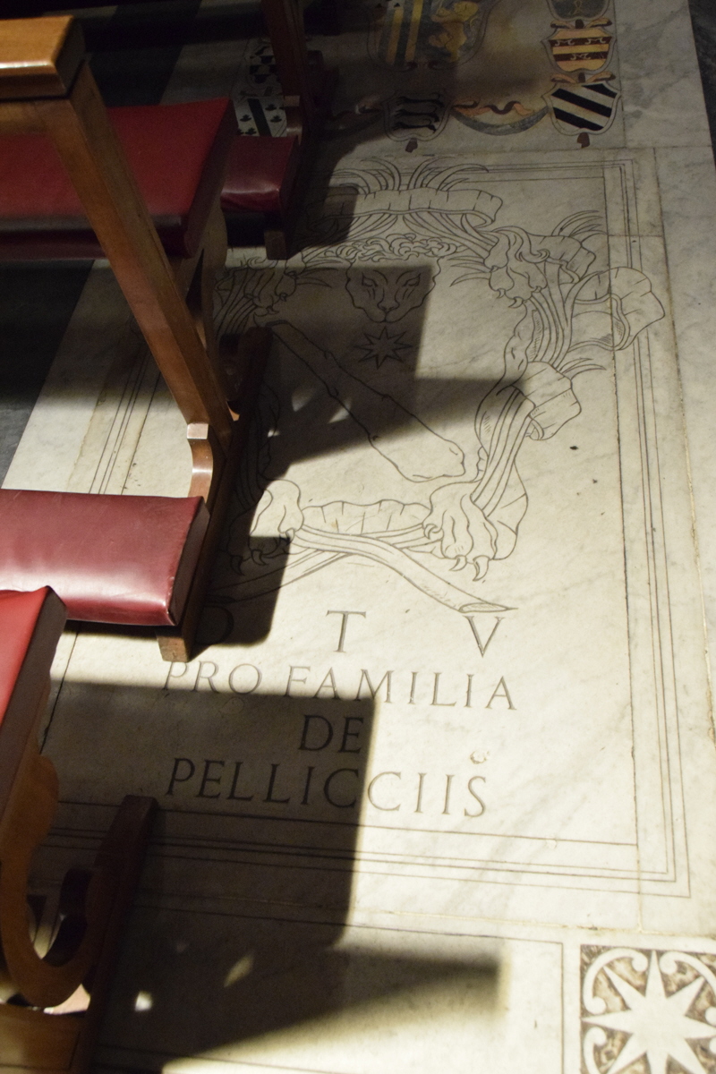 Piazza_della_Scala-Chiesa_di_S_Maria_della_Scala-Lapide_Famiglia-de_Pelliccia-1605