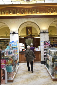 Piazza_della_Scala-Farmacia_dei_Carmelitani_al_n_27 (2)