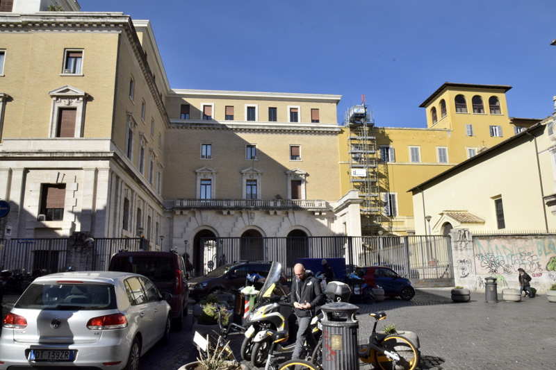 Piazza_di_S_Callisto-Palazzi_Apostolici (2)