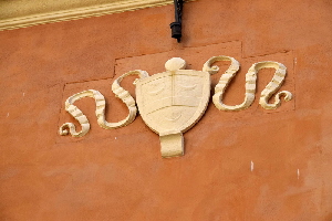 Via_dei_Salumi-Palazzo_de_Tolomei-Stemma