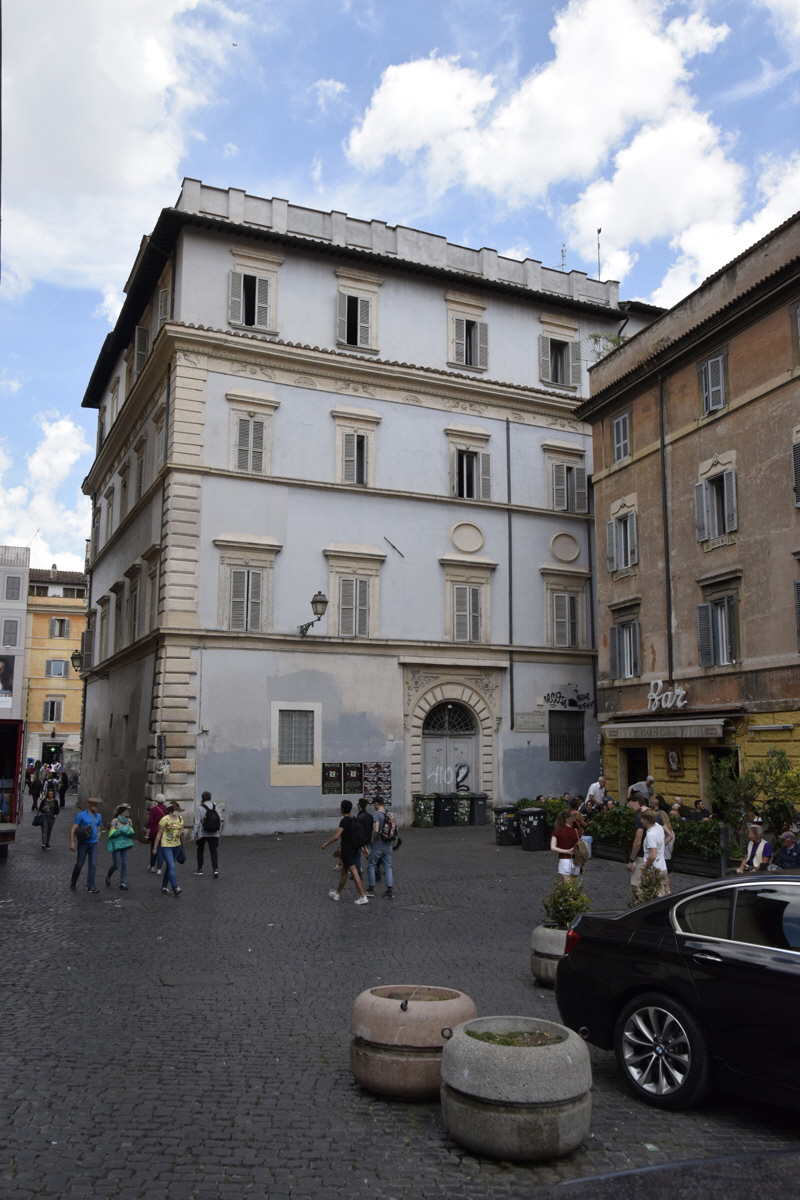 Via_dello_Arco_di_S_Callisto-Palazzo_al_n_1
