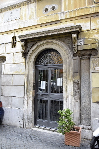 Via_di_S_Bonosa-Palazzo_al_n_22-Portone (2)