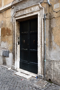 Via_di_S_Bonosa-Palazzo_al_n_25-Portone