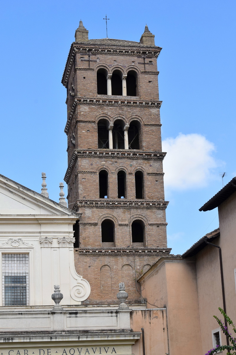 Piazza_di_S_Cecilia-Chiesa_omonima-Campanile