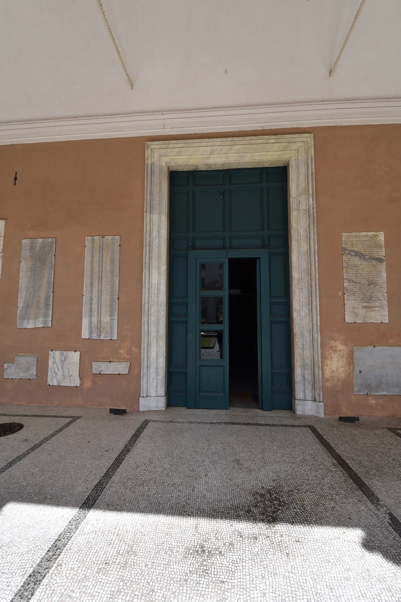 Piazza_di_S_Cecilia-Chiesa_omonima-Ingresso