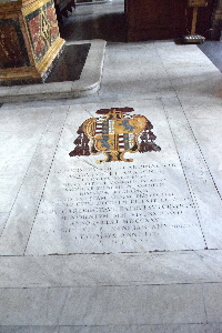 Piazza_di_S_Cecilia-Chiesa_omonima-Lapide_del_card_Francesco_Acquaviva_Aragona-1725
