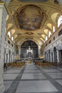 Piazza_di_S_Cecilia-Chiesa_omonima-Navata_centrale