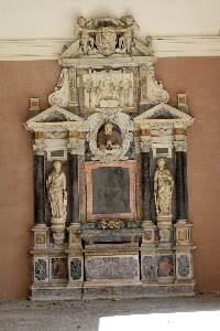 Piazza_di_S_Cecilia-Chiesa_omonima-Portico-Monumento_al_card_Sfondrati-1618