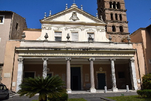 Piazza_di_S_Cecilia-Chiesa_omonima (3)