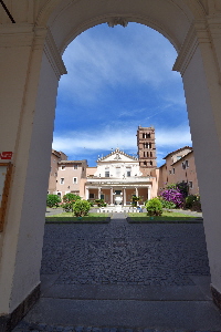 Piazza_di_S_Cecilia-Chiesa_omonima (4)