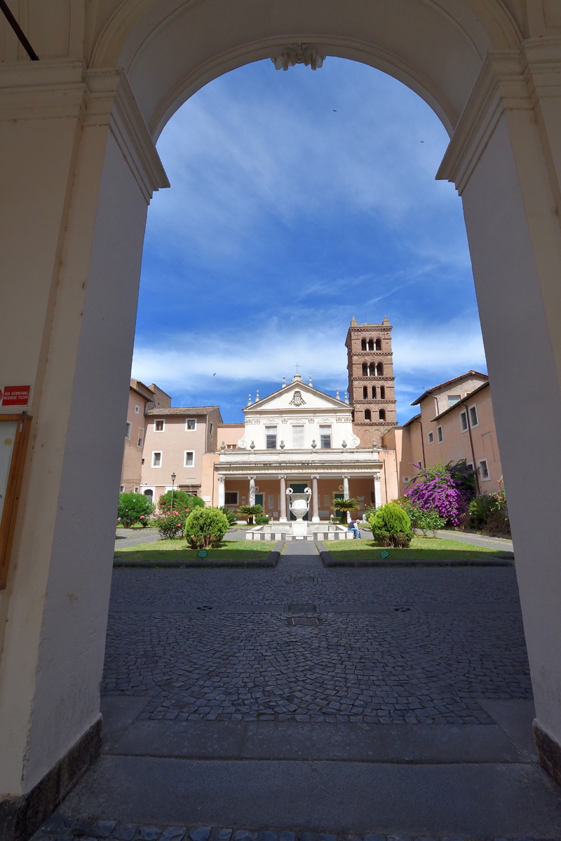 Piazza_di_S_Cecilia-Chiesa_omonima (4)