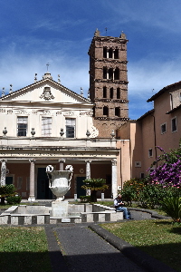 Piazza_di_S_Cecilia-Chiesa_omonima (5)